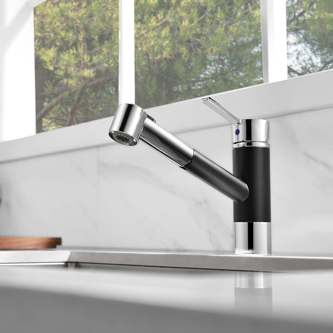 Venda imperdível Fabricação de fábrica de alça única de latão cromado para pia torneira de cozinha pull down spray