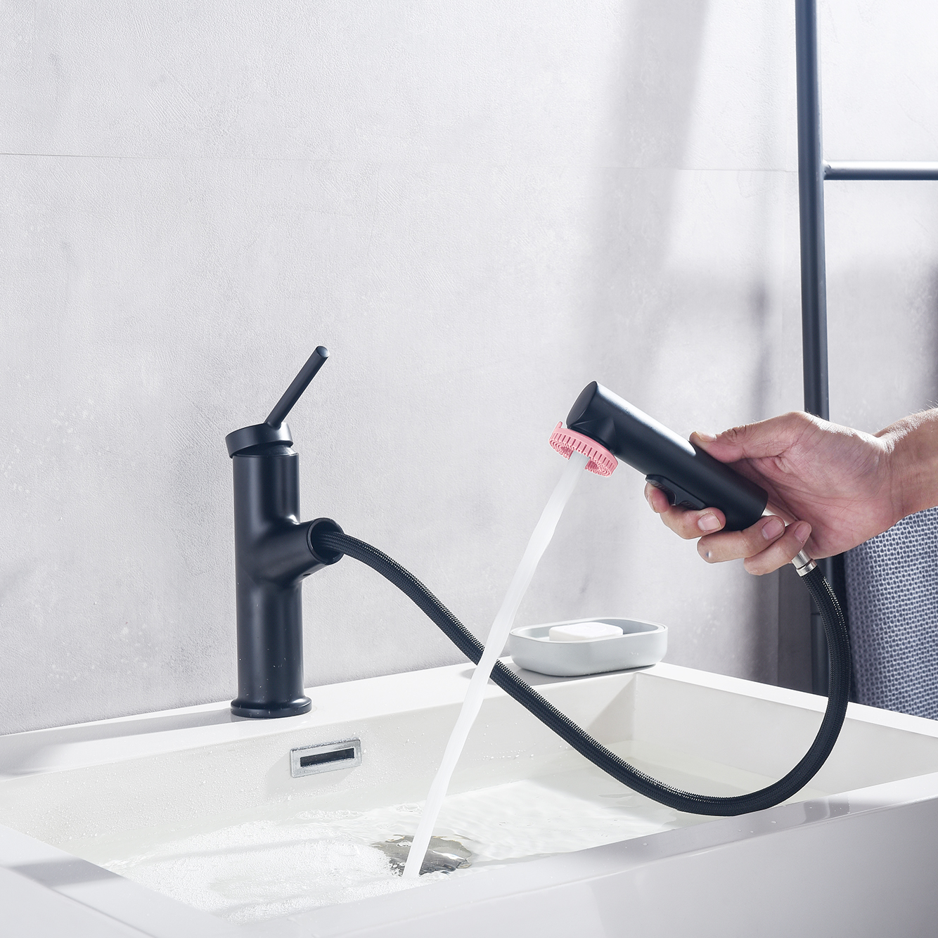 Algumas coisas a considerar ao comprar uma torneira de banheiro preta/dourada